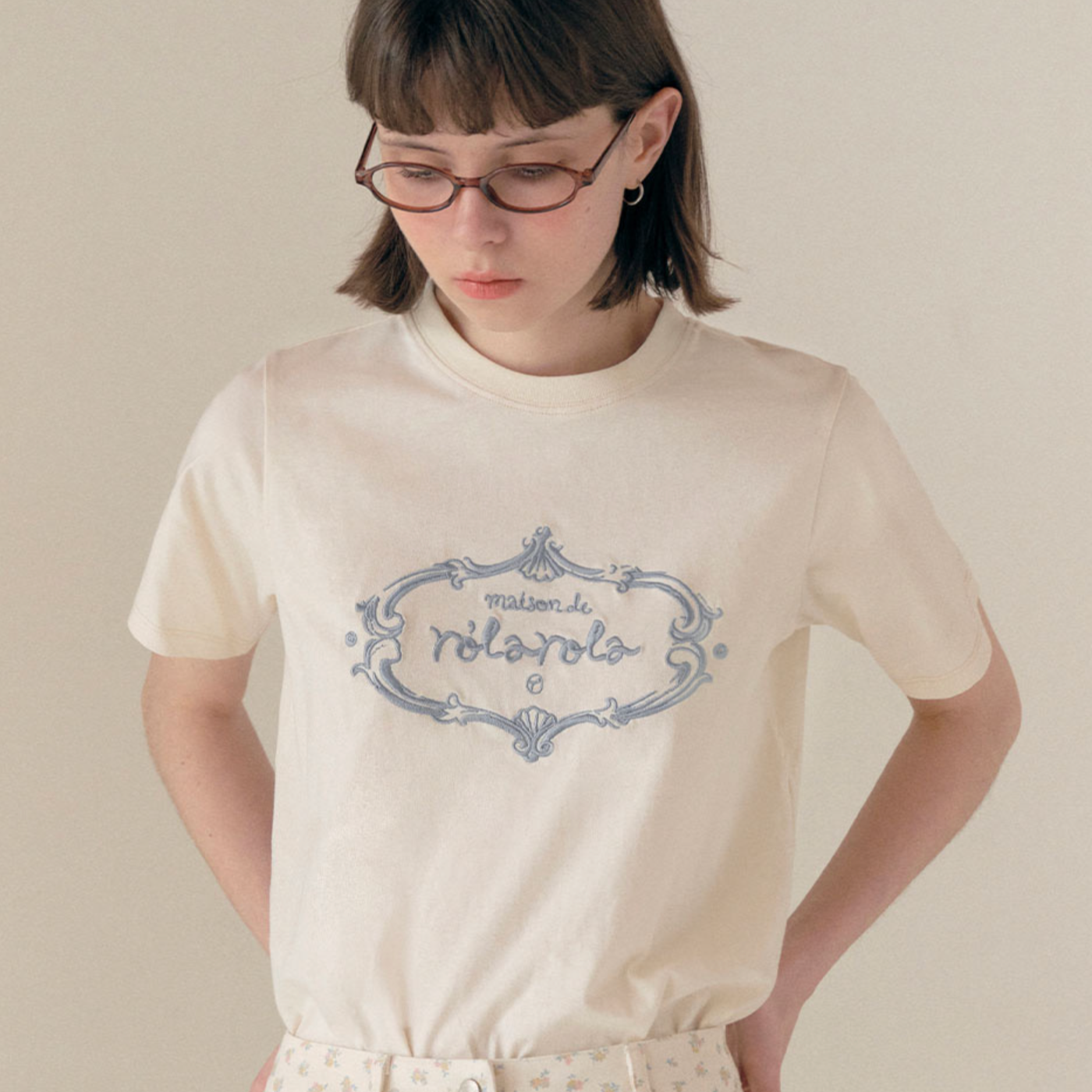 [rolarola] VINTAGE LOGO HALF T-SHIRT CREAM