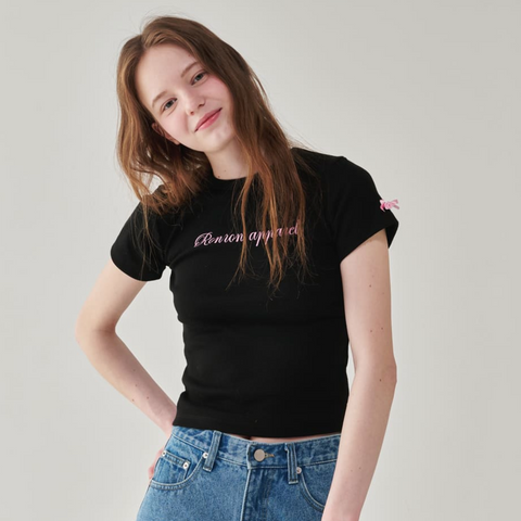 [RONRON] ROSE RIBBON POINT SLIM CROP T SHIRT BLACK