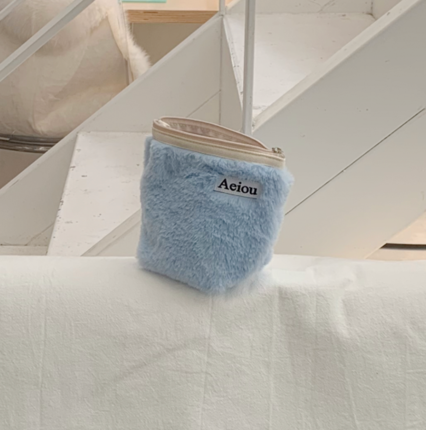 [aeiou] Aeiou Basic Pouch (M size) Powder Blue Fur