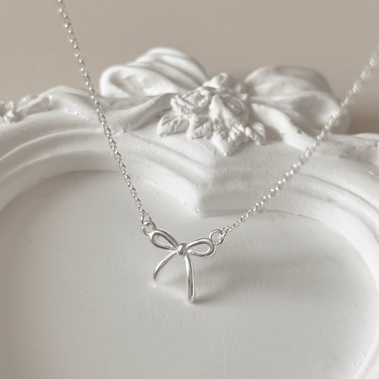 [aube n berry] 925Silver Eyelet Simple Ribbon Layered Silver Necklace