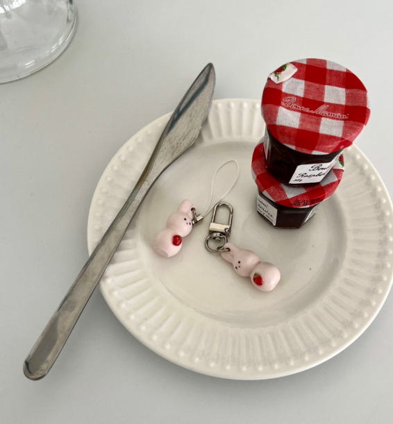 [flo.d studio] Strawberry Bunny Keyring – Ohue