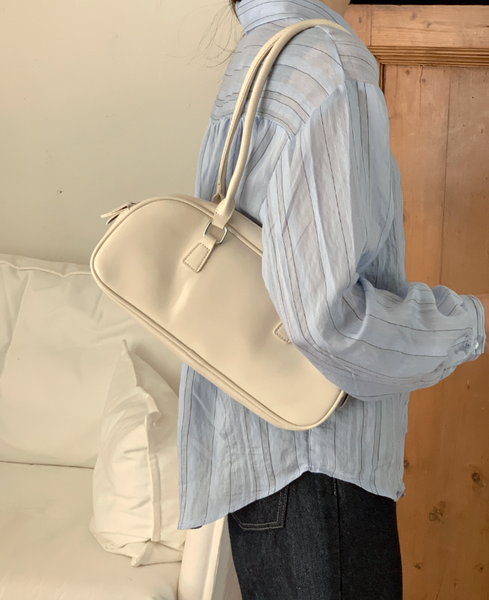 [98°C] Table Baguette Shoulder Bag