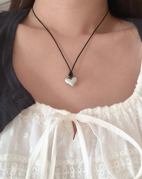 [moat] Matt Heart String Necklace