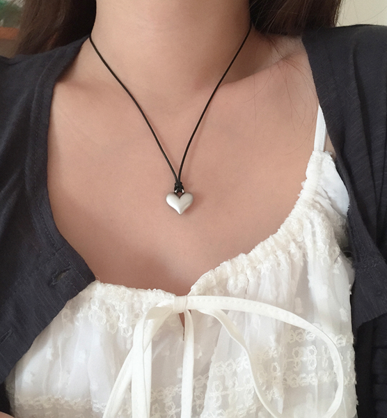 [moat] Matt Heart String Necklace