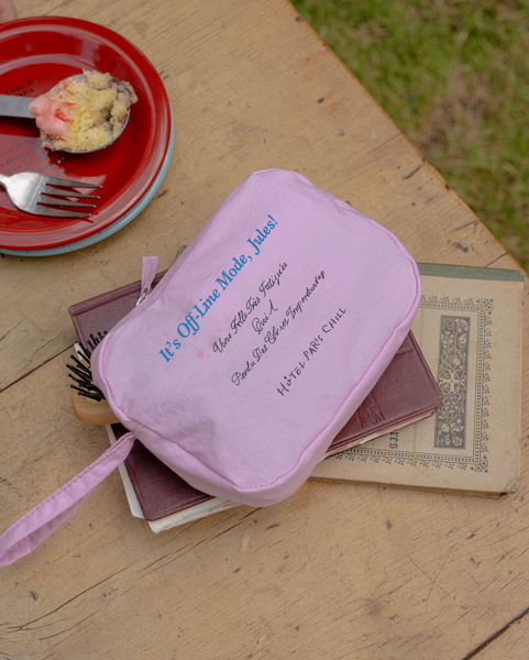 [HOTEL PARIS CHILL] Wander Pouch (Pink)