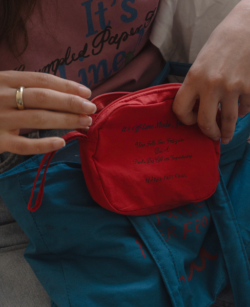 [HOTEL PARIS CHILL] Wander Pouch (Chilli)