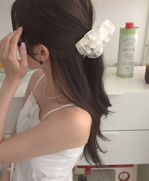 [moat] Mesh Flower Scrunchy