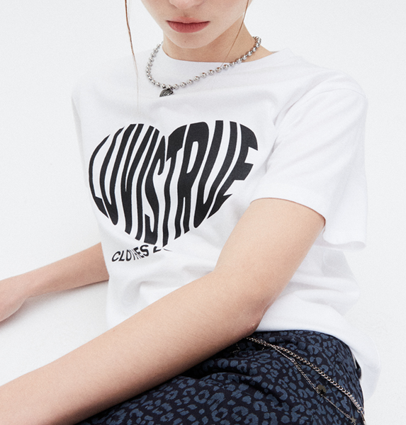 [LUVISTRUE] SU HEART LOGO TEE (WHITE)