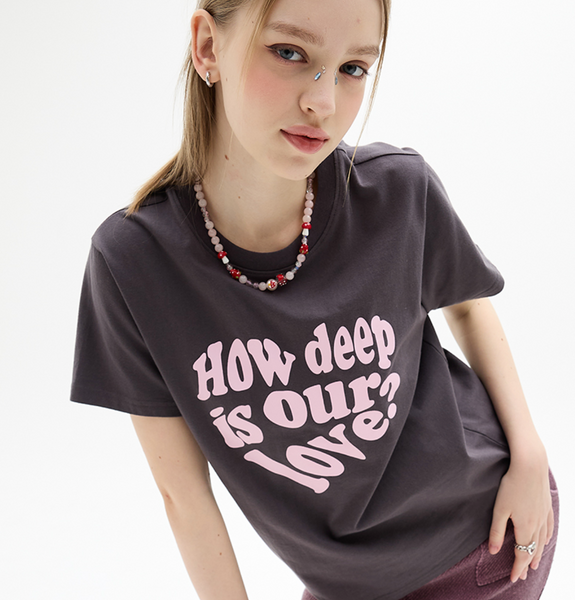 [LUVISTRUE] DN LUV TEE (CHARCOAL)