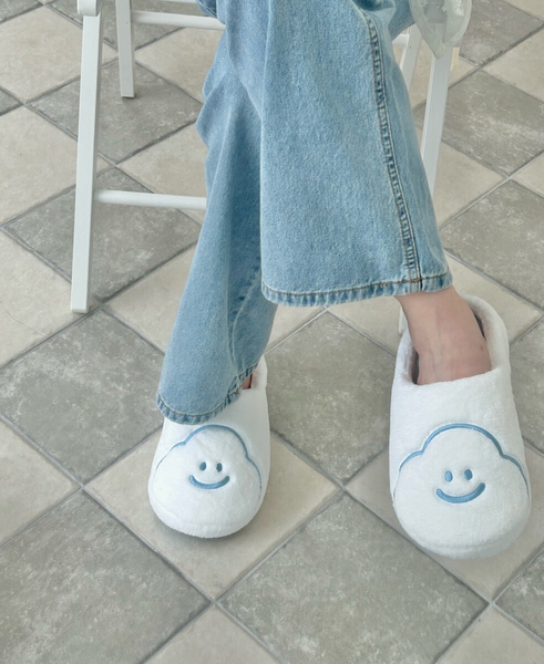 [skyfolio] White/Dark Cloud Slippers