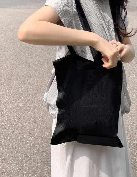 [98°C] Glossy Satin Shoulder Bag