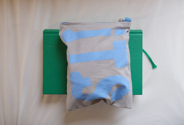 [MINMIN] FRUiTS COLOR POUCH (PEACEFUL GRAY BLUE)