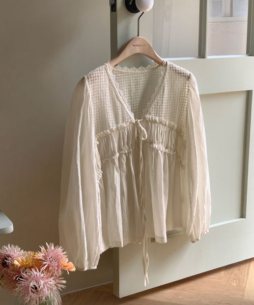 [98°C] Connect Vintage Lace Blouse