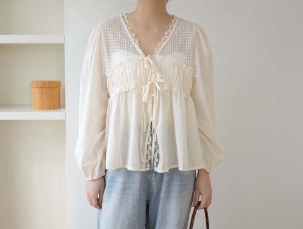 [98°C] Connect Vintage Lace Blouse