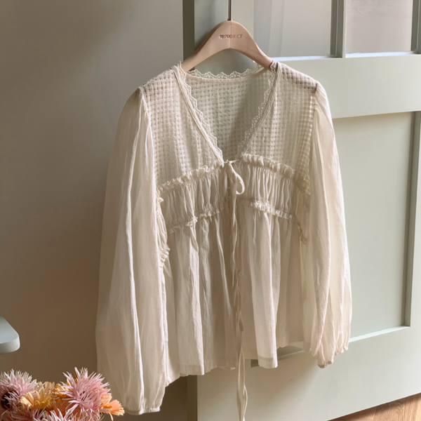 [98°C] Connect Vintage Lace Blouse