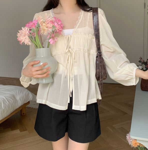 [98°C] Connect Vintage Lace Blouse