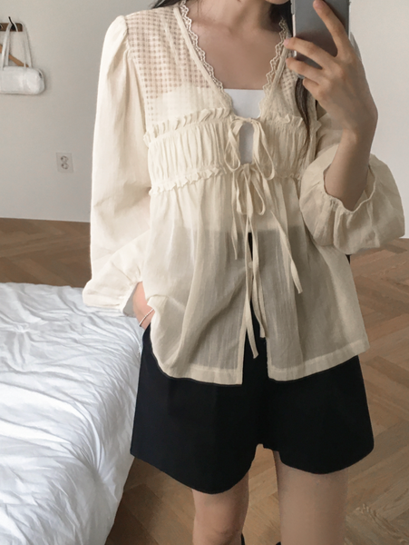 [98°C] Connect Vintage Lace Blouse