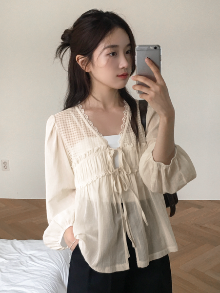 [98°C] Connect Vintage Lace Blouse