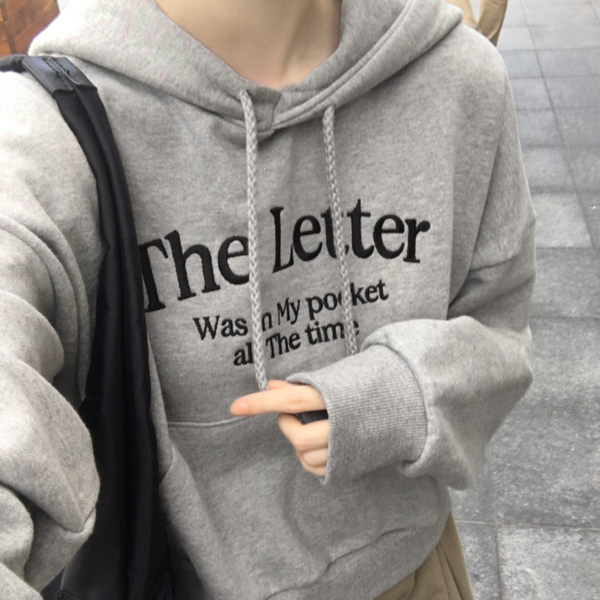 [98°C] Letter Embroidered Crop Hoodie