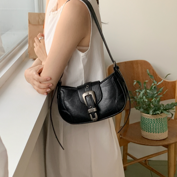 [98°C] Metal Vintage Buckle Shoulder Bag (Cross Bag)