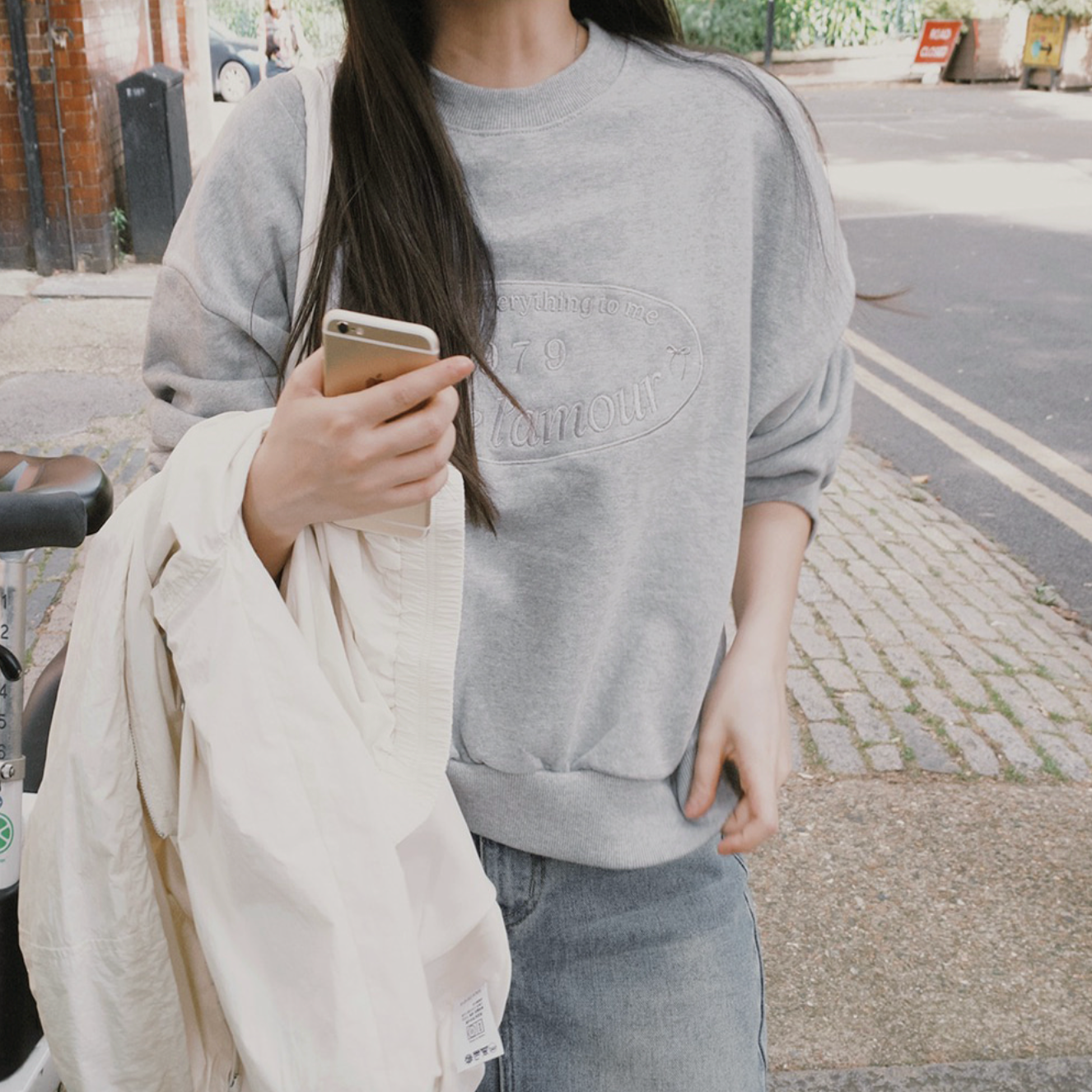 [SLOWAND] Lamour Embroidered Lettering Sweatshirt