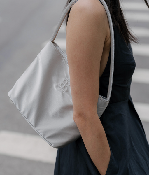 [mucu and ebony] Nearest Bag (Silver)