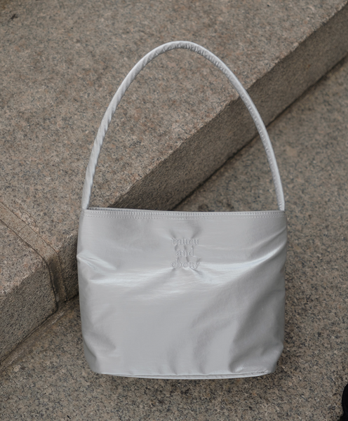 [mucu and ebony] Nearest Bag (Silver)