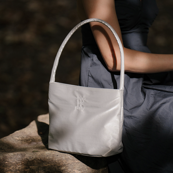 [mucu and ebony] Nearest Bag (Silver)