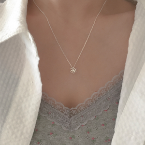 [moat] Powder Flower Necklace (Silver925)