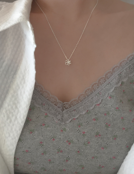 [moat] Powder Flower Necklace (Silver925)