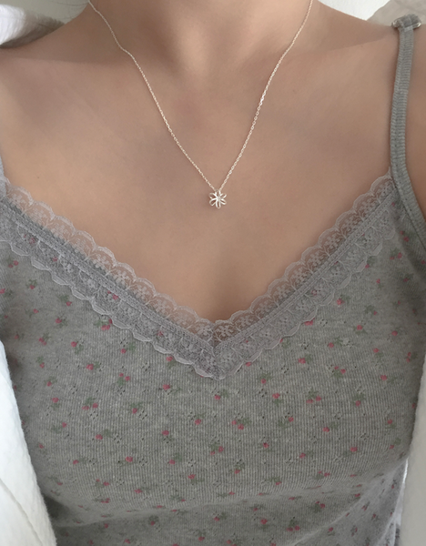 [moat] Powder Flower Necklace (Silver925)