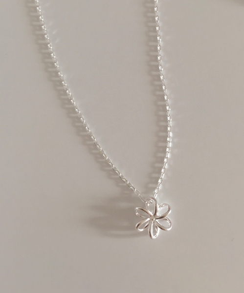 [moat] Powder Flower Necklace (Silver925)