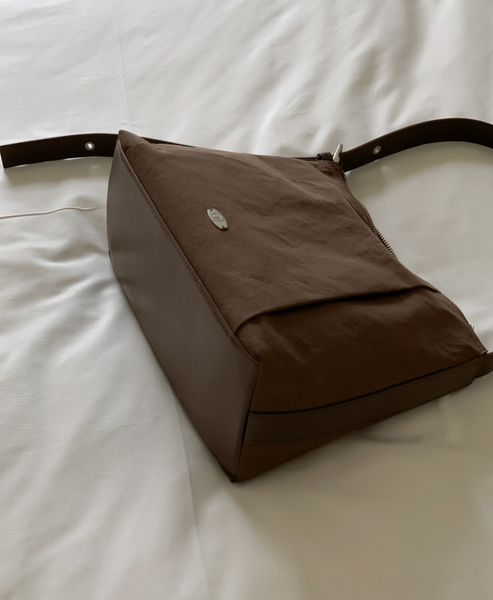 [98°C][OAT] Fold Nylon x Leather Shoulder Bag