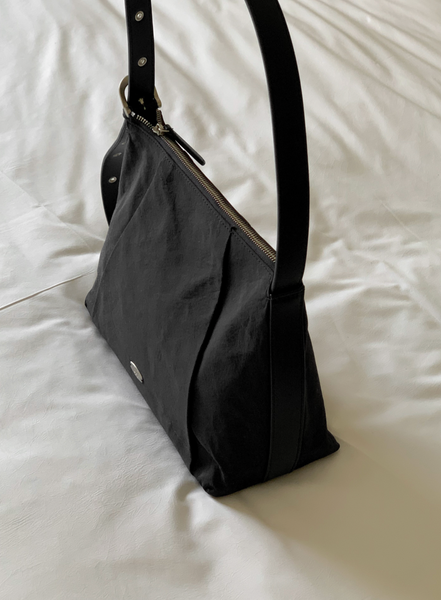 [98°C][OAT] Fold Nylon x Leather Shoulder Bag