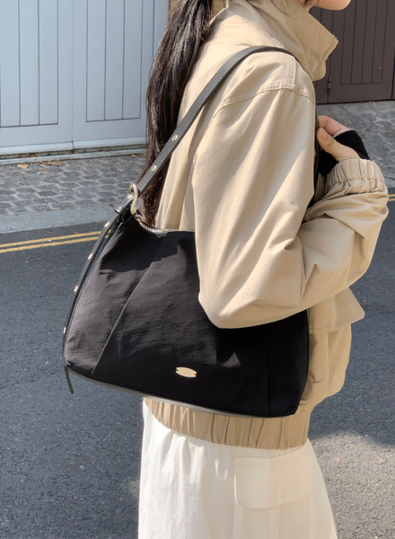 [98°C][OAT] Fold Nylon x Leather Shoulder Bag