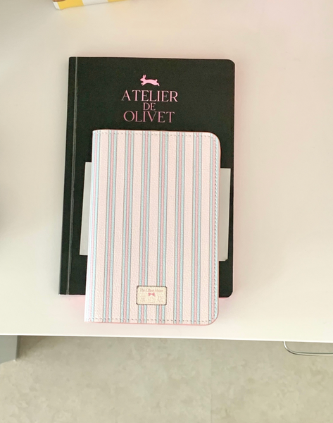 [OLIVET] Drawing Pattern Passport Holder