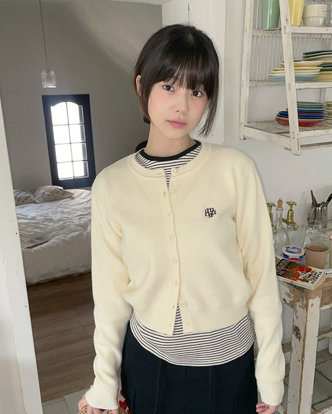 [muahmuah] Stitch Logo Round Cardigan [Cream]