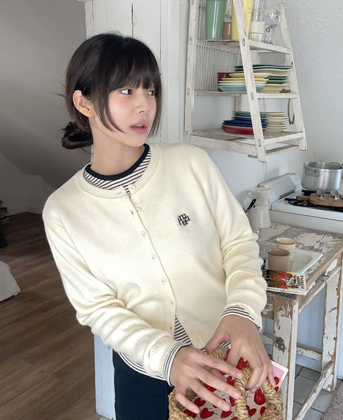 [muahmuah] Stitch Logo Round Cardigan [Cream]