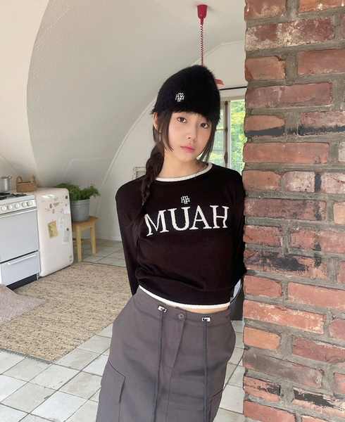 [muahmuah] Logo Bookle Round Knitwear [Black]