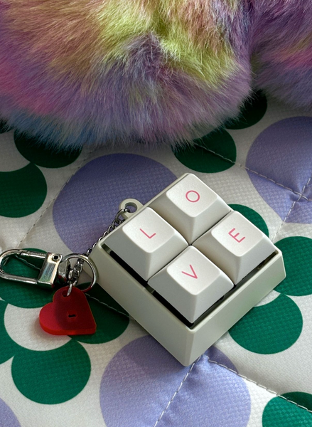 Keyboard Keyring 🍀💗🏠⚡