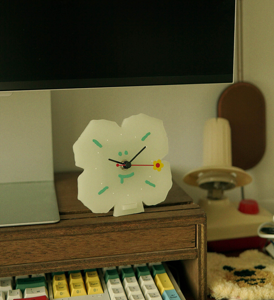 [ahmugae] Luminous Clover Desk Clock