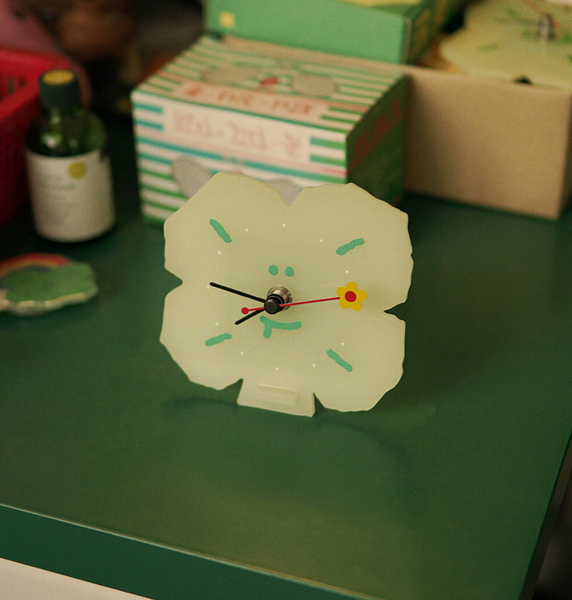 [ahmugae] Luminous Clover Desk Clock