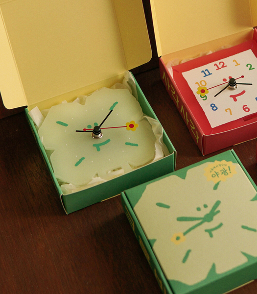 [ahmugae] Luminous Clover Desk Clock