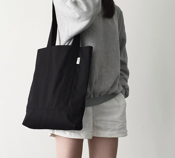 [Beside me.] Twill Simple Line Bag (Black)