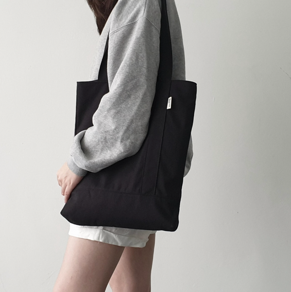 [Beside me.] Twill Simple Line Bag (Black)