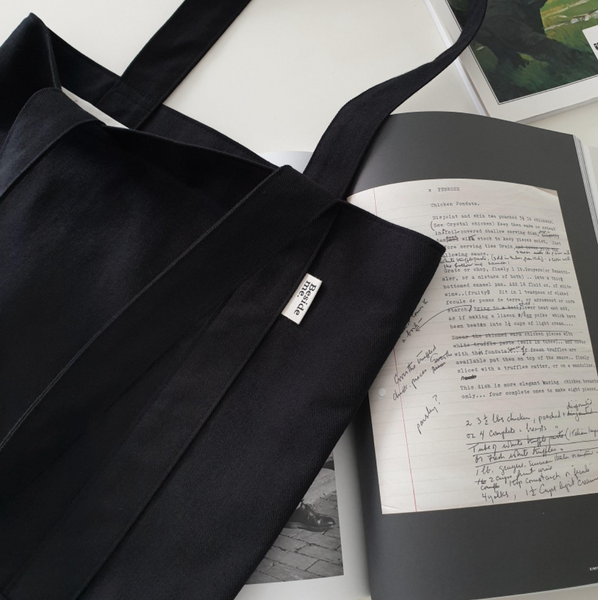 [Beside me.] Twill Simple Line Bag (Black)