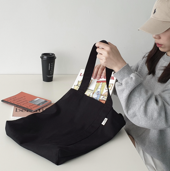 [Beside me.] Twill Simple Line Bag (Black)