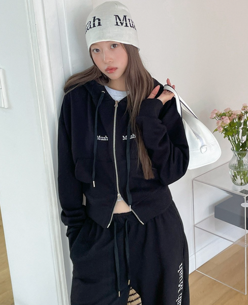 [muahmuah] Logo Stitch Regular Fit Hooded Zip-Up (Black)