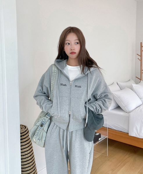 [muahmuah] Logo Stitch Regular Fit Hooded Zip-Up (Grey)