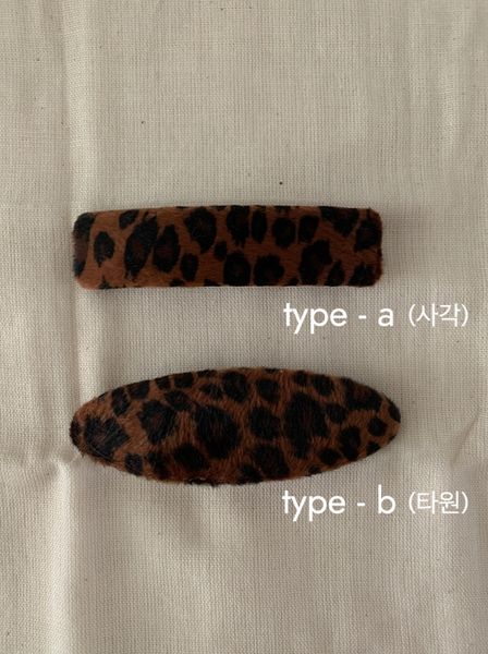 [moat] Calf Leopard Hairpin